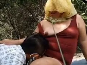 Cặp người vợ ông xã dâm quay clip sex trong rừng