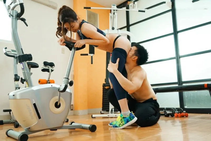 Xin gã chồng đi tập gym, vợ yêu cắm sừng với anh pt