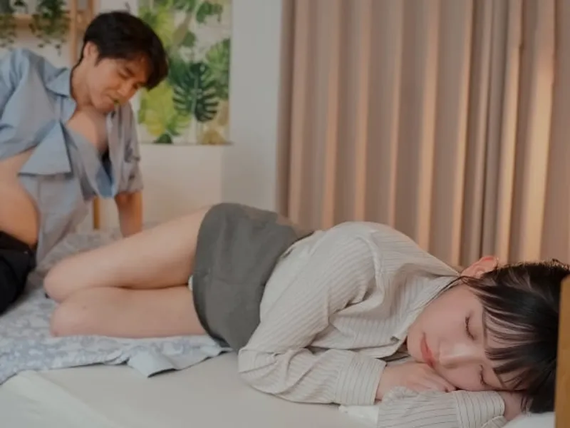 Nện đồng nghiệp nữ làm chung công ty đáng ghét trong công ty